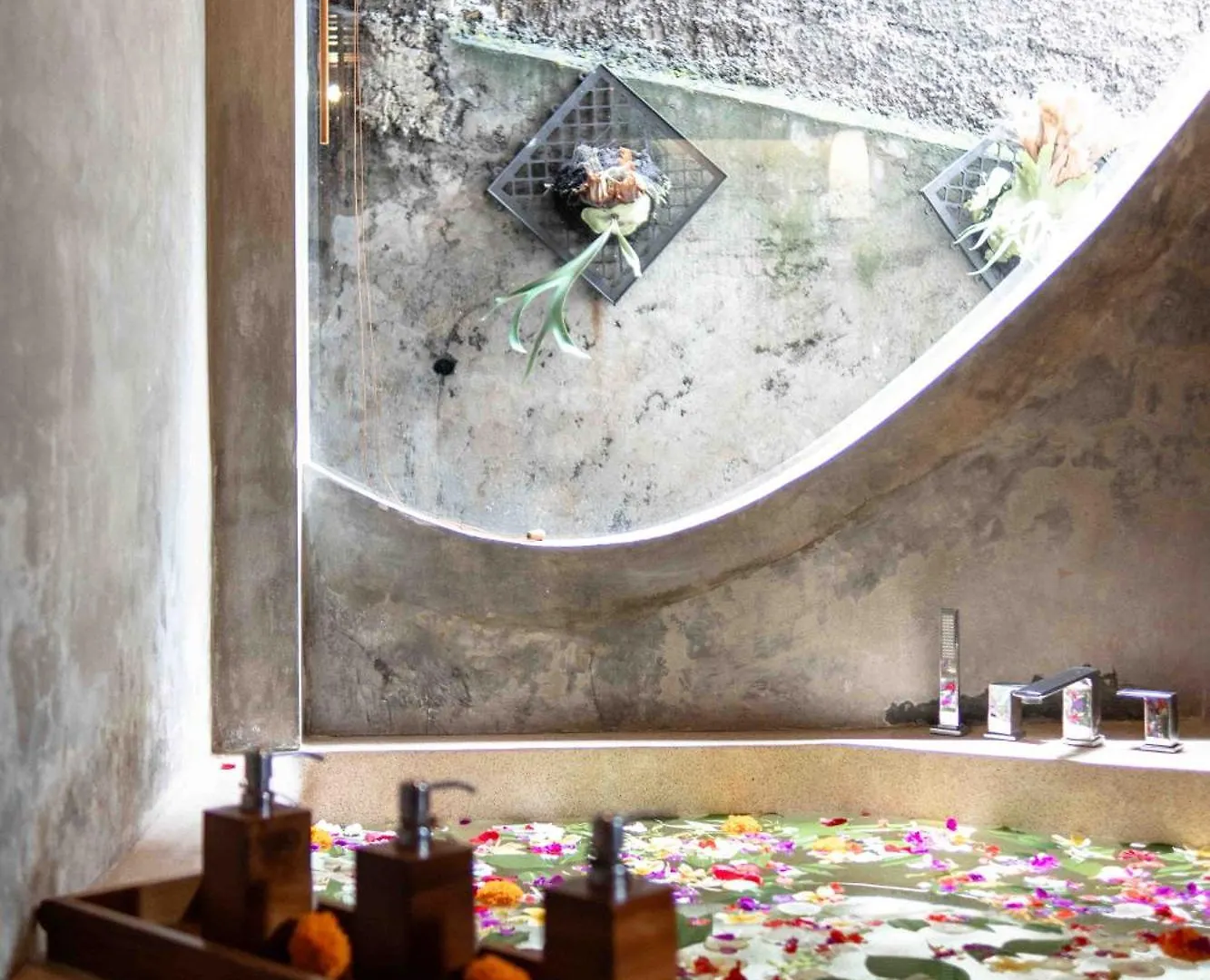 The Sender Pool Suites Ubud